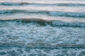 Fototapeta premium Seascape featuring rolling waves and foam