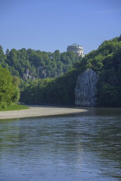 Blick zur Befreiungshalle, Schifffahrt Donaudurchbruch, Kelheim, Bayern, Deutschland