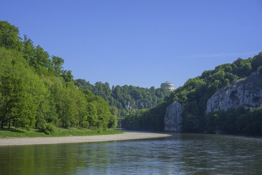 Blick zur Befreiungshalle, Schifffahrt Donaudurchbruch, Kelheim, Bayern, Deutschland