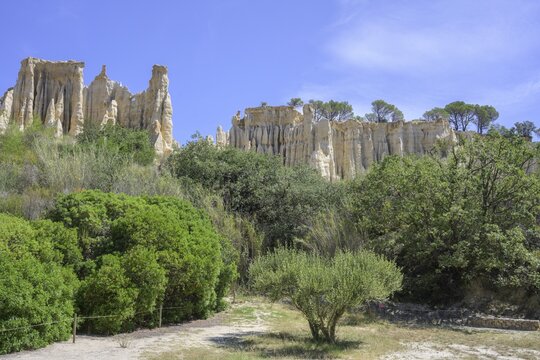 Sandstone rock Les Orgues Ille-sur-T&ecirc;t, Centre Ville Nord-Ouest, D&eacute;partement Pyr&eacute;n&eacute;es-Oriental, France