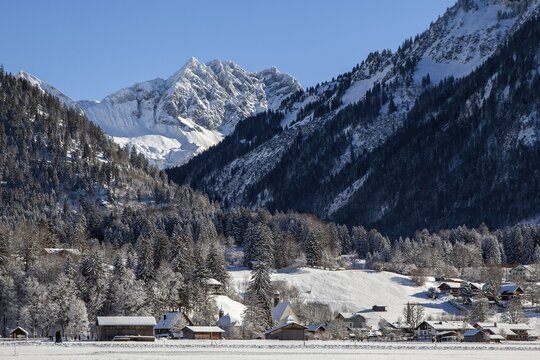 Winter landscape in the snow, behind St, Loretto and mountains of the Allg&auml;u Alps, Oberstdorf, Oberallg&auml;u, Allg&auml;u, Bavaria, Germany