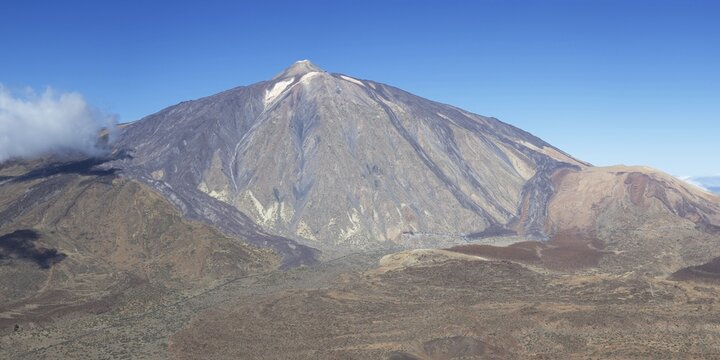 Panorama during the ascent to Alto de Guajara, 2715m, behind it the Pico del Teide, 3717m, Teide National Park, Parque Nacional del Teide, Tenerife, Canary Islands, Spain