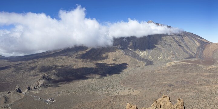 Panorama during the ascent to Alto de Guajara, 2715m, to the bizarrely shaped rock formations of volcanic rock, Roques de Garc&iacute;a, the visitor centre and the Hotel Parador, behind it the Pico del Teide, 3717m, Teide National Park, Parque Nacional del Teide, Tenerife, Canary Islands, Spain