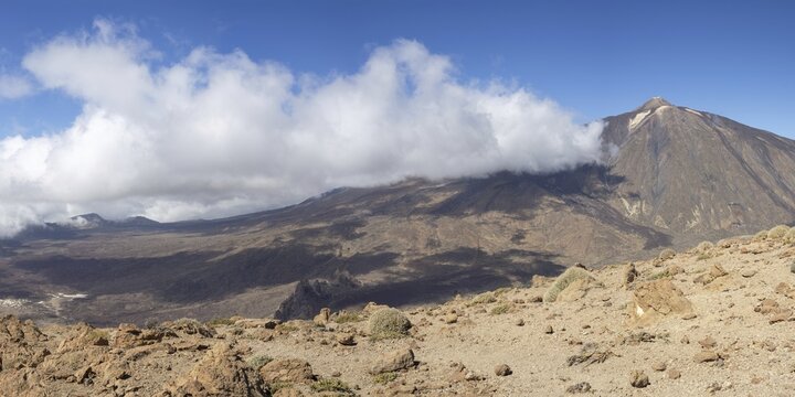 Panorama during the ascent to Alto de Guajara, 2715m, behind it the Pico del Teide, 3717m, Teide National Park, Parque Nacional del Teide, Tenerife, Canary Islands, Spain