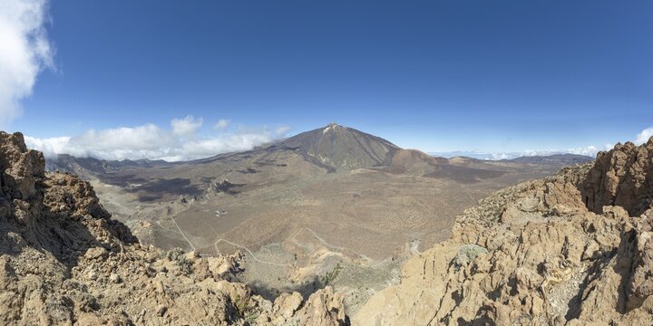 Panorama during the ascent to Alto de Guajara, 2715m, to the bizarrely shaped rock formations of volcanic rock, Roques de Garc&iacute;a, the visitor centre and the Hotel Parador, behind it the Pico del Teide, 3717m, Teide National Park, Parque Nacional del Teide, Tenerife, Canary Islands, Spain