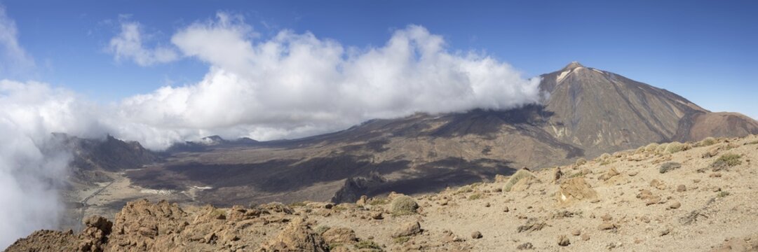 Panorama during the ascent to Alto de Guajara, 2715m, behind it the Pico del Teide, 3717m, Teide National Park, Parque Nacional del Teide, Tenerife, Canary Islands, Spain