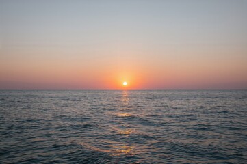 Obraz premium Dusk Falling Across the Sea