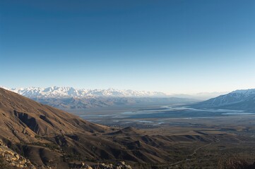 Fototapeta premium Snow-Capped Peaks in a High-Altitude Desert