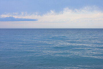 Obraz premium Beautiful view of wavy sea under blue sky
