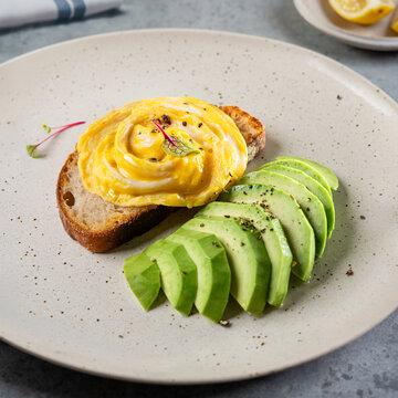 Creamy Scrambled Eggs on Toast with Sliced Avocado &ndash; Healthy Breakfast