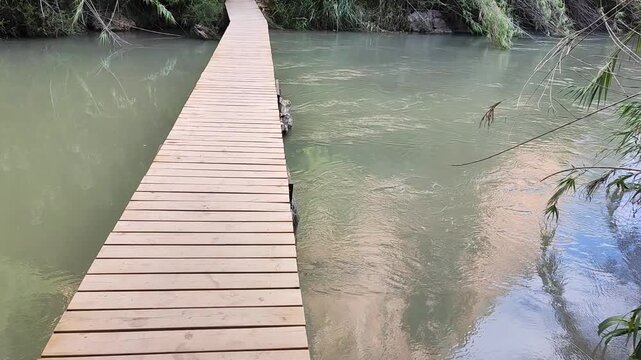  Chulilla (Valencia) Espa&ntilde;a. R&iacute;o Turia. Ruta de los Pantaneros.