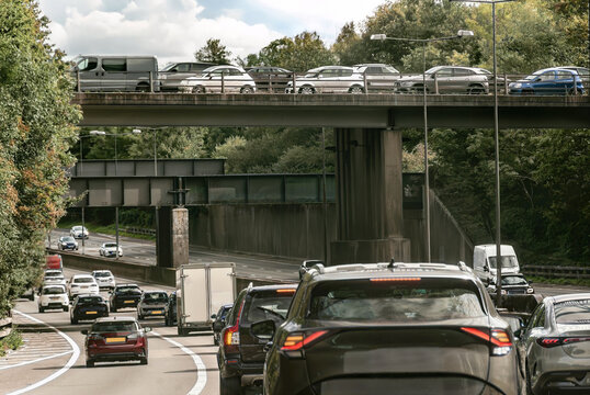  M25, London motorway, traffic on motorway to Croydon. England, UK.