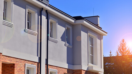 Newly built terraced houses in a residential area. Modern terraced houses on the outskirts of the city.