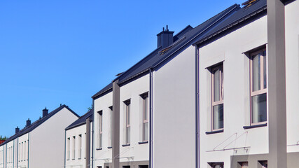 Newly built terraced houses in a residential area. Modern terraced houses on the outskirts of the city.