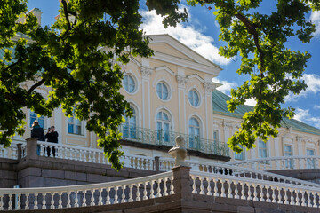 Obraz premium Lomonosov Palace and Park Complex of the 18th century on the shore of the Gulf of Finland.
