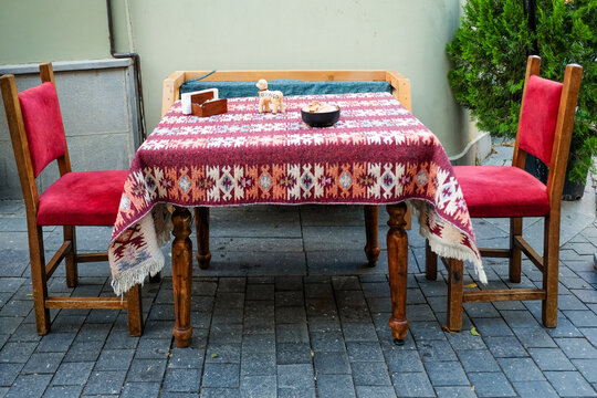 Traditional Outdoor Dining Setup in Georgia