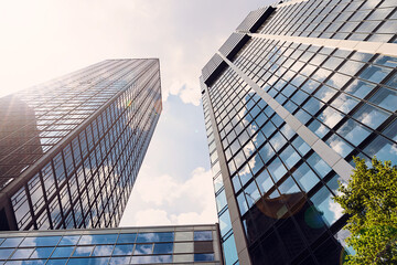 modern office buildingModerne Geb&auml;ude Sicht nach oben 