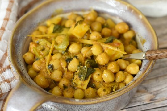 Image of chana panner in a bowl.
