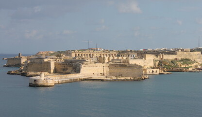 Obraz premium Fort Ricasoli and the Grand Harbour Malta from Valetta.