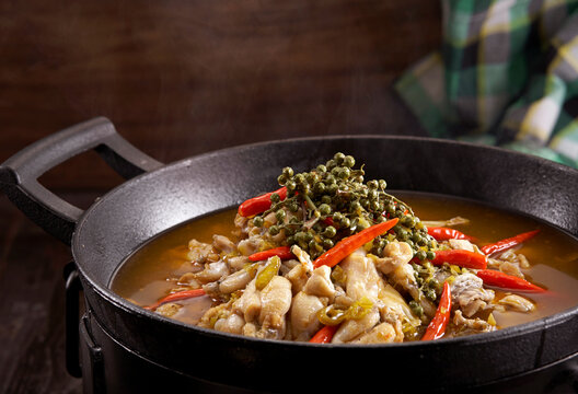 Wok-fried frog meat in spicy and sour Sichuan peppercorn sauce