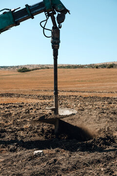 A drilling rig is drilling the ground to construct a water well.