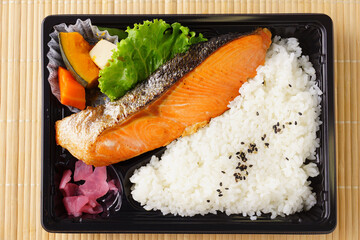 厚切り銀鮭弁当