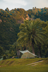 &ldquo;Vista panor&aacute;mica del Lago Atitl&aacute;n con los volcanes al fondo.&rdquo;