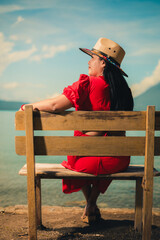 &ldquo;Vista panor&aacute;mica del Lago Atitl&aacute;n con los volcanes al fondo.&rdquo;