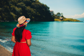 &ldquo;Vista panor&aacute;mica del Lago Atitl&aacute;n con los volcanes al fondo.&rdquo;