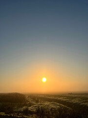 霧の朝焼け。Misty dawn.