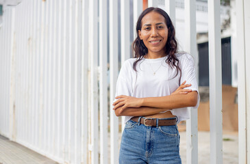 Mujer empoderada creativa casual 