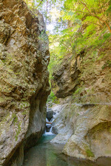 雄大な自然の美しい渓谷