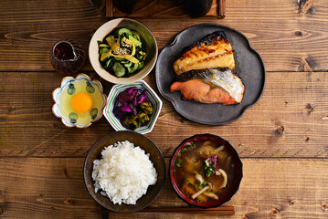 一汁二菜 鮭とサバの味噌漬け