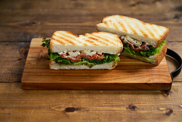 銀鮭のマリネのクリームチーズサンド