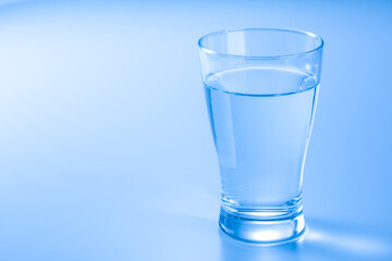 水の入ったコップ