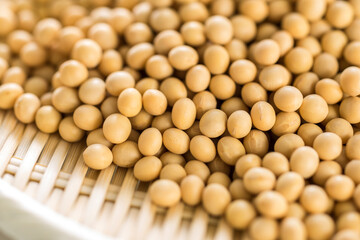 笊に盛った大豆