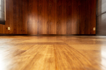 古い部屋の壁と床