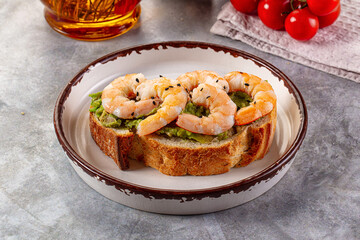 Sandwich with prawn and avocado