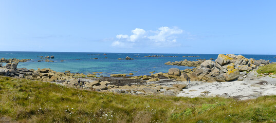 Vue panoramique colorée sur les plages du Finistère nord en Bretagne