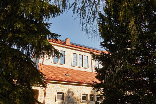 panele fotowoltaiczne na dachu 