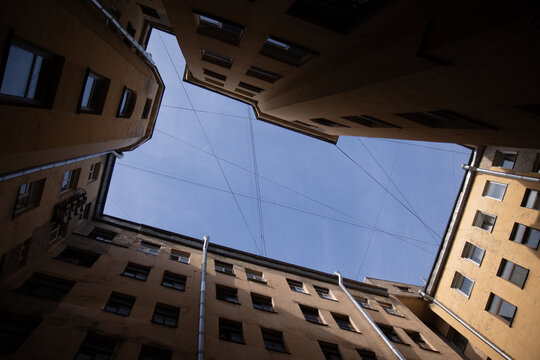 Courtyard-well-looking-up-to-sky