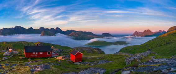Kvalvika Beach Trail um Mitternacht - Lofoten