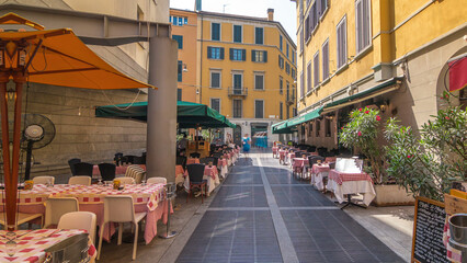 Obraz premium The street with ancient buildings in the center of Milan timelapse hyperlapse, Italy