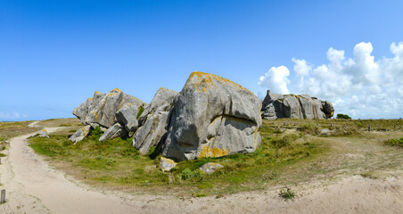 panoramique sur étrange rocher sur le bord des plages du Finistère Nord en Bretagne