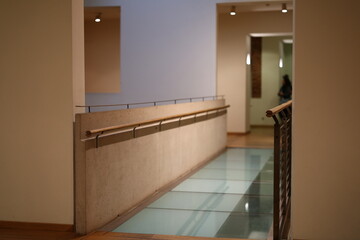 Exploring Modern Architectural Design that Combines Glass Elements and Concrete Features
