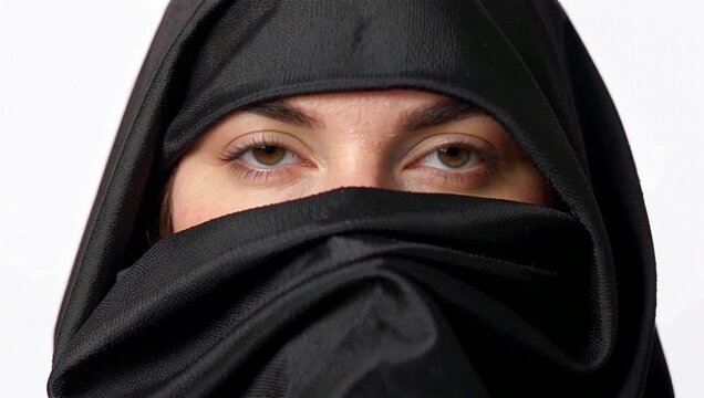 Porno tashrif buyurish uchun keldi va xotinlarini almashtirdi