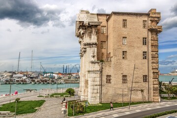 ancona, italien - stadttor ponta pia am alten hafen