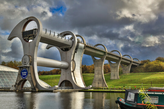 12,06,2014, Falkirk Wheel, Falkirk, Scotland, Falkirk wheel at the joining of two canals. The wheel lifts and lowers canal boats in a caisson between the two levels. 
