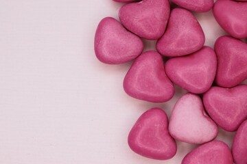 Obraz premium A light pink heart among pink ones: a symbol of tenderness, choice, and emotional uniqueness