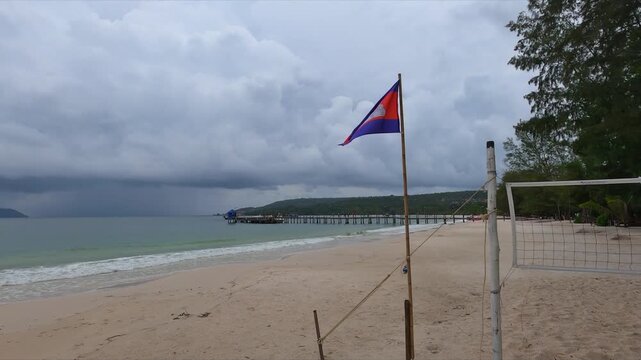 Kambodschanische Flagge am Long Set Beach, Koh Rong, Kambodscha